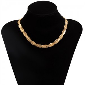 Minimalist Weave Braid Design Short Alloy Women Wholesale Statement Necklace - Golden