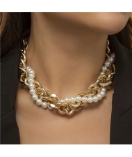 Thick Alloy Chain and Pearl Combo Bold Fashion Wholesale Women Chunky Necklace - Golden