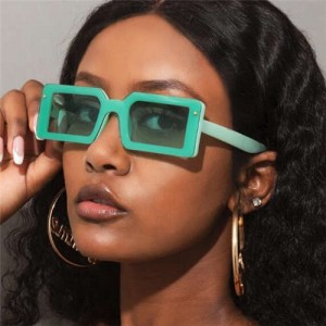 4 Colors Available Rivet Decorated Oblong Street Shot Fashion Wholesale Sunglasses