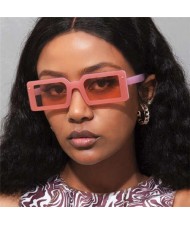 4 Colors Available Rivet Decorated Oblong Street Shot Fashion Wholesale Sunglasses