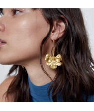 U.S. and European High Fashion Style Golden Flower Design Women Wholesale Costume Earrings