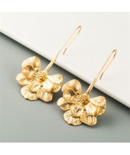 U.S. and European High Fashion Style Golden Flower Design Women Wholesale Costume Earrings