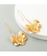 U.S. and European High Fashion Style Golden Flower Design Women Wholesale Costume Earrings