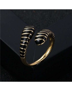 European and American High Fashion Creative Cobra Modeling Open-end Costume Ring - Black