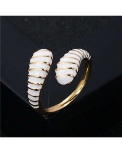 European and American High Fashion Creative Cobra Modeling Open-end Costume Ring - White