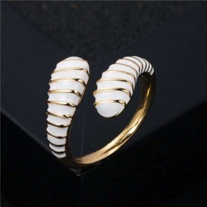 European and American High Fashion Creative Cobra Modeling Open-end Costume Ring - White