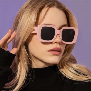 4 Colors Available Rivet Decorated Square Vintage Fashion Wholesale Sunglasses