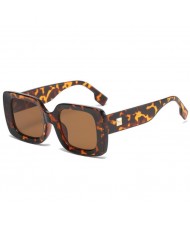 4 Colors Available Rivet Decorated Square Vintage Fashion Wholesale Sunglasses