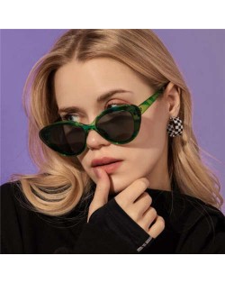 4 Colors Available Vintage Cat Eye Street High Fashion Women Wholesale Sunglasses