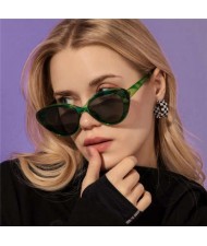 4 Colors Available Vintage Cat Eye Street High Fashion Women Wholesale Sunglasses