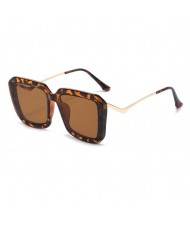 4 Colors Available Sqaure Frame Curved Metallic Legs Online Celebrity Fashion Wholesale Sunglasses