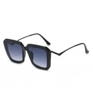 4 Colors Available Sqaure Frame Curved Metallic Legs Online Celebrity Fashion Wholesale Sunglasses
