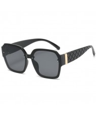 4 Colors Available Rivet Decorated Bold Frame U.S. Novel Cool Fashion Wholesale Sunglasses