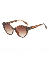 4 Colors Available Popular Cat Eye Small Frame Unique Beach Fashion Women Sunglasses