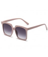 3 Colors Available Rivets Decorated Big Square Frame U.S. High Fashion KOL Street Shooting Choice Sunglasses