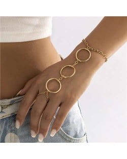 Punk Style Circles Connecting Finger Design Women Alloy Wholesale Bracelet - Golden