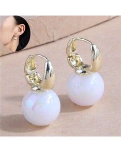 Korean Fashion Simple Style High-quality Pearl Temperament Women Wholesale Huggie Earrings