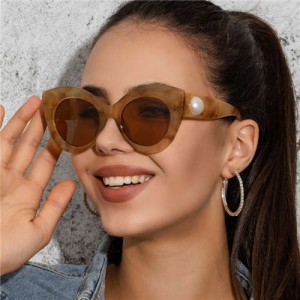 4 Colors Available Fashionable Catwalk Style Pearl Decorated Frame Women Wholesale Sunglasses