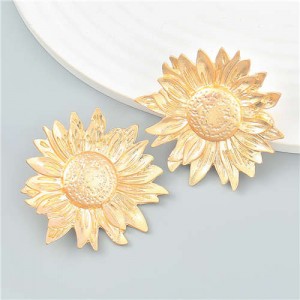 Vintage Metallic Sunflower Floral Design Alloy Women Stud Earrings - Golden