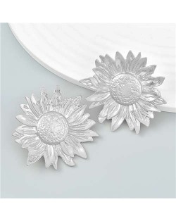 Vintage Metallic Sunflower Floral Design Alloy Women Stud Earrings - Silver