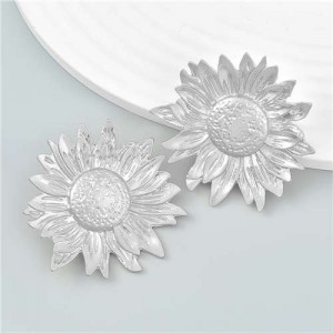 Vintage Metallic Sunflower Floral Design Alloy Women Stud Earrings - Silver
