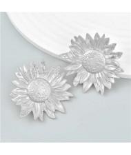 Vintage Metallic Sunflower Floral Design Alloy Women Stud Earrings - Silver