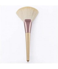 Single Champagne Fan-shaped Powder Makeup Brush