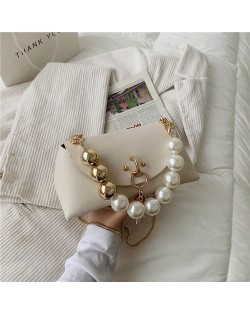 Elegant Big Pearl Chain Handle Three-dimensional Fairlady Fashion Mini Hangbag - White