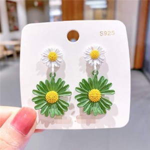 Contrast Colors Chrysanthemum Unique Drop Design Women Wholesale Costume Earrings - White and Green