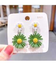 Contrast Colors Chrysanthemum Unique Drop Design Women Wholesale Costume Earrings - White and Green