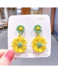 Contrast Colors Chrysanthemum Unique Drop Design Women Wholesale Costume Earrings - Green and Yellow
