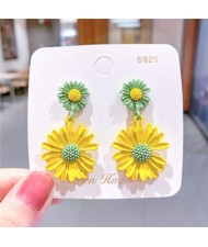 Contrast Colors Chrysanthemum Unique Drop Design Women Wholesale Costume Earrings - Green and Yellow