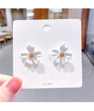 Romantic Flower Design U.S. Style Fashionable Women Wholesale Costume Earrings - White