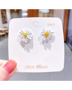 Cute Daisy Design Floral Fashion Women Wholesale Stud Earrings - White