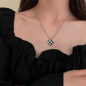 Classic Black and White Checkered Design Peach Heart Pendant Women Wholesale Necklace