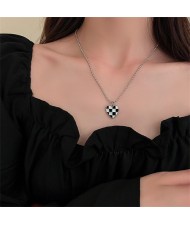 Classic Black and White Checkered Design Peach Heart Pendant Women Wholesale Necklace