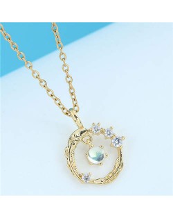 Rhinestone Decorated Feather Round Pendant Women Wholesale Fashion Necklace - Golden