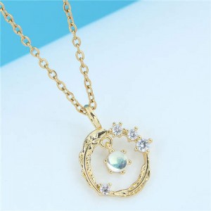 Rhinestone Decorated Feather Round Pendant Women Wholesale Fashion Necklace - Golden