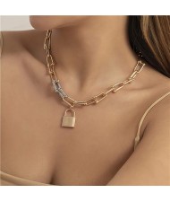 Golden and Silver Mix Color Chain Lock Pendant Women Wholesale Costume Jewelry Necklace