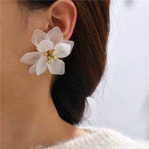 Golden Stamens White Dimensional Fashion Women Wholesale Stud Earrings