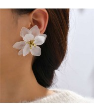 Golden Stamens White Dimensional Fashion Women Wholesale Stud Earrings