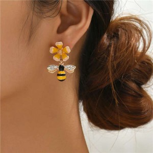 Cute Flower and Bee Minimalist Design High Fashion Wholesale Women Stud Earrings