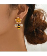 Cute Flower and Bee Minimalist Design High Fashion Wholesale Women Stud Earrings