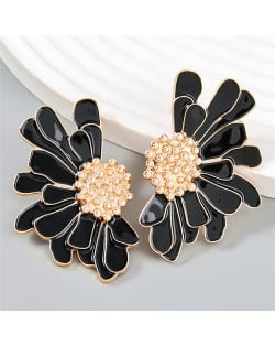 Cute Flower and Bee Minimalist Design High Fashion Wholesale Women Stud Earrings