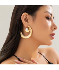 Crescent Moon Shape Bold Fashion Wholesale Women Hoop Earrings - Golden