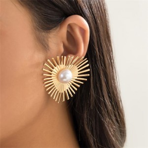 Vintage Unique Design Heart Shape Bold Fashion Wholesale Women Earrings - Golden