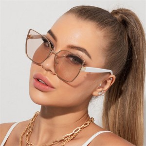 Fashion Big Frame Cat Eye Design Wholesale Women Sunglasses - Champagne