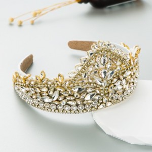 Vintage Exaggerated Crown Shape Headband Craft Baroque Style Hairhoop - White