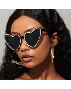 Shining Rhinestone Rimmed Peach Heart Design Wholesale Fashion Women Sunglasses - Black