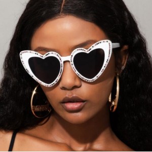 Shining Rhinestone Rimmed Peach Heart Design Wholesale Fashion Women Sunglasses - White